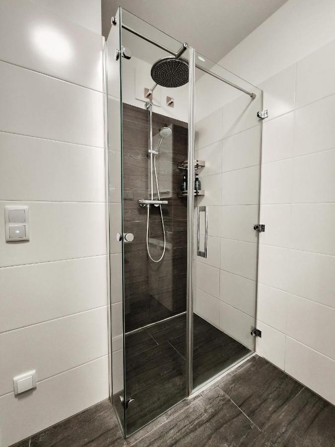 Vienna Green - Modern New Apartment, Old Danube Exterior photo